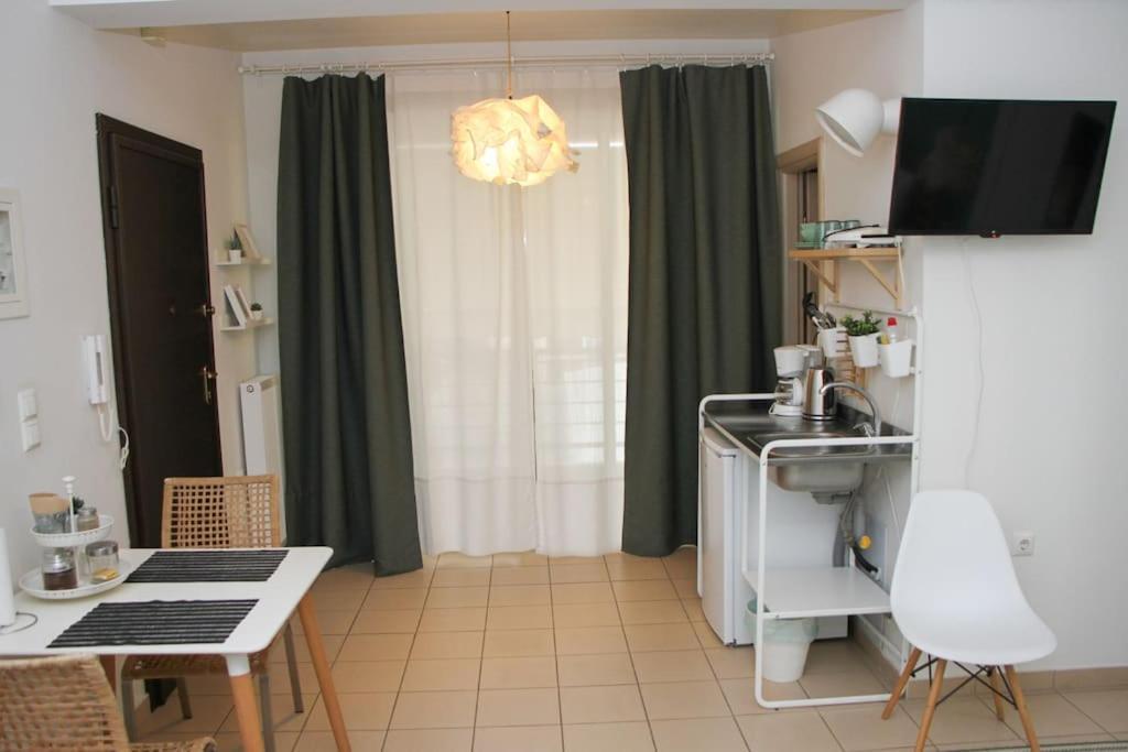 Comfy City Hideaway Каламата Екстериор снимка