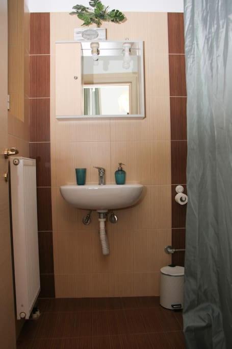 Comfy City Hideaway Каламата Екстериор снимка