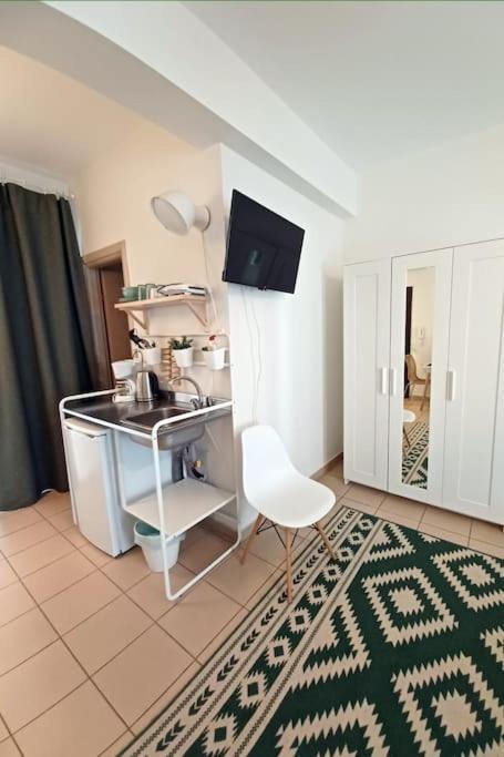 Comfy City Hideaway Каламата Екстериор снимка
