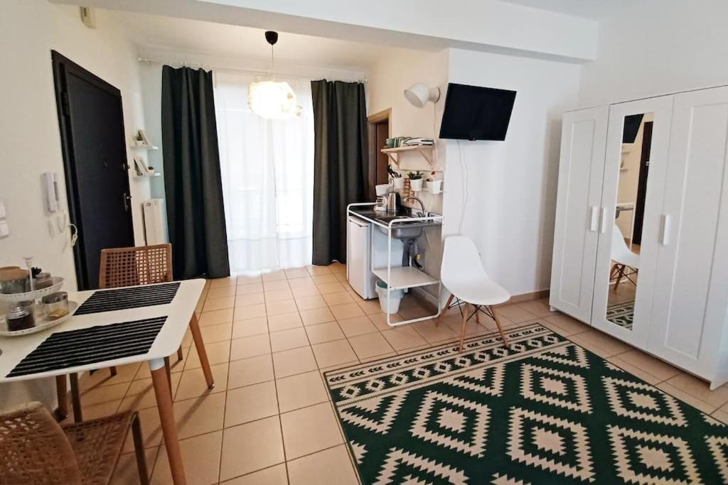Comfy City Hideaway Каламата Екстериор снимка