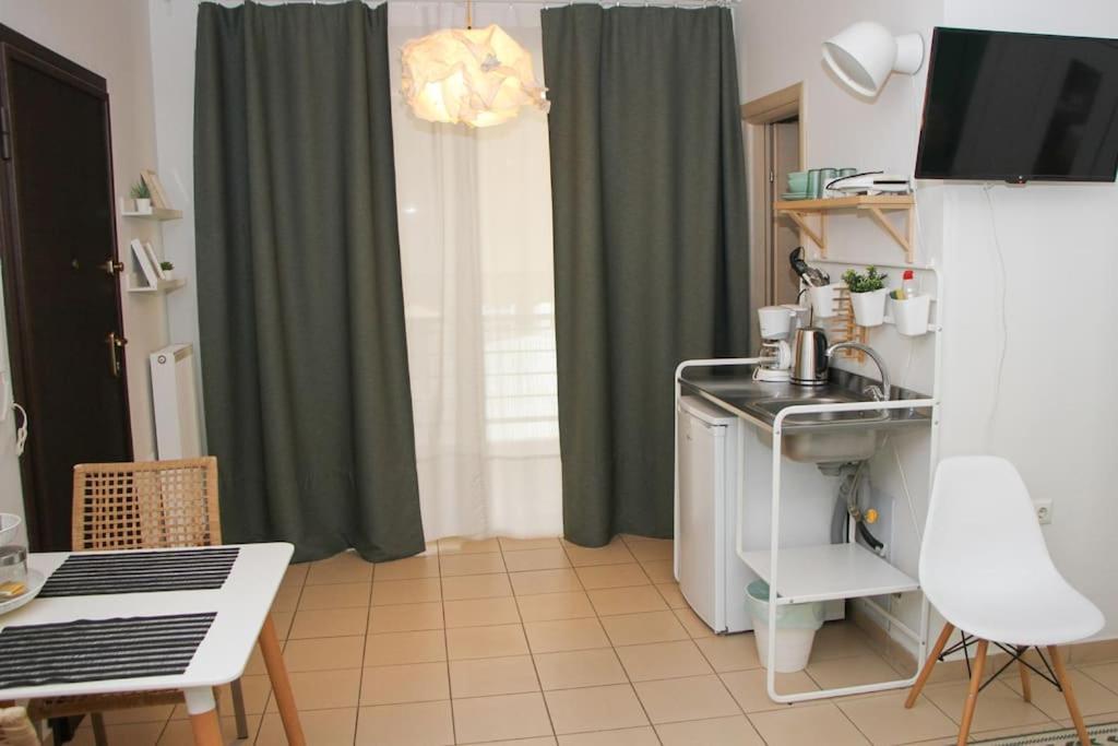 Comfy City Hideaway Каламата Екстериор снимка